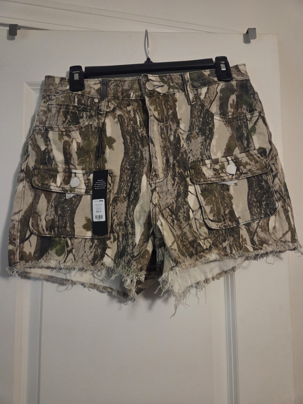Fashion Nova Camo Cargo Shorts - Green & Tan